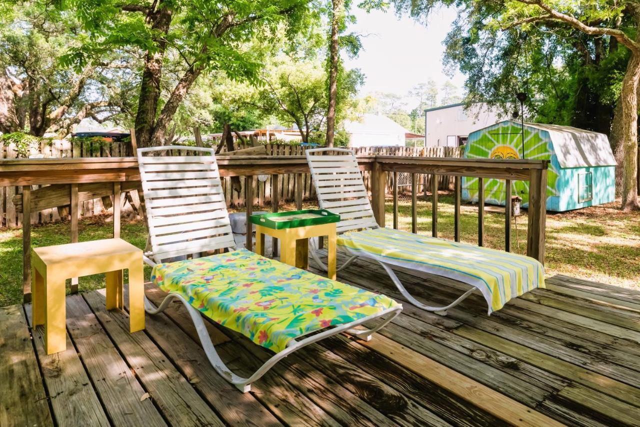 Surf Shack - Fun, Retro Cottage In A Prime Location! Enjoy Your Morning Coffee On The Shaded Deck, Home Dauphin Island Exterior photo